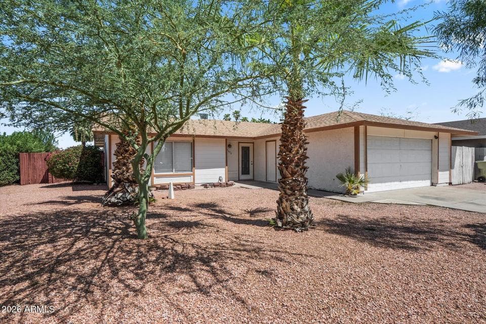 5656 W ALICE Avenue, Glendale, AZ 85302 — photo 1 of 20