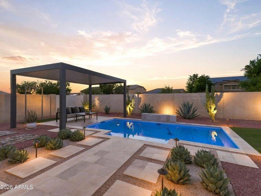 Gorgeous backyard!