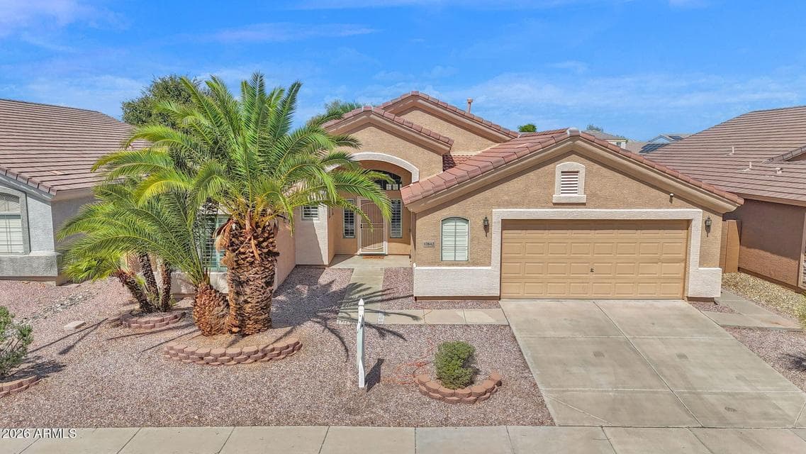 Single-story Cascade model situated on a premium private lot in Dysart & Cactus.