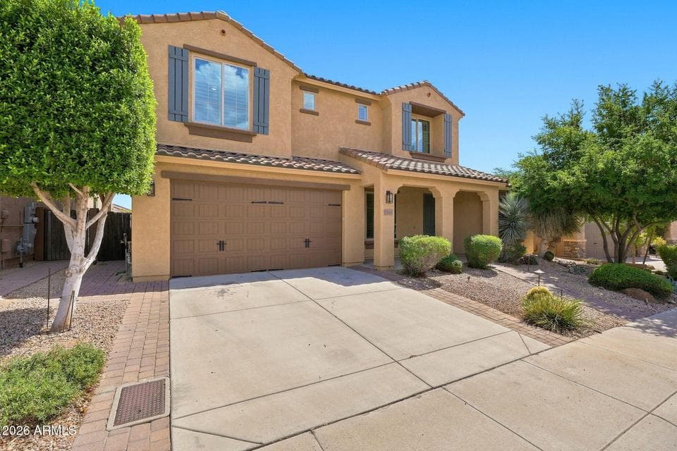 Apprx 3300 sft, 4 BR, 2.5 BA,3CG