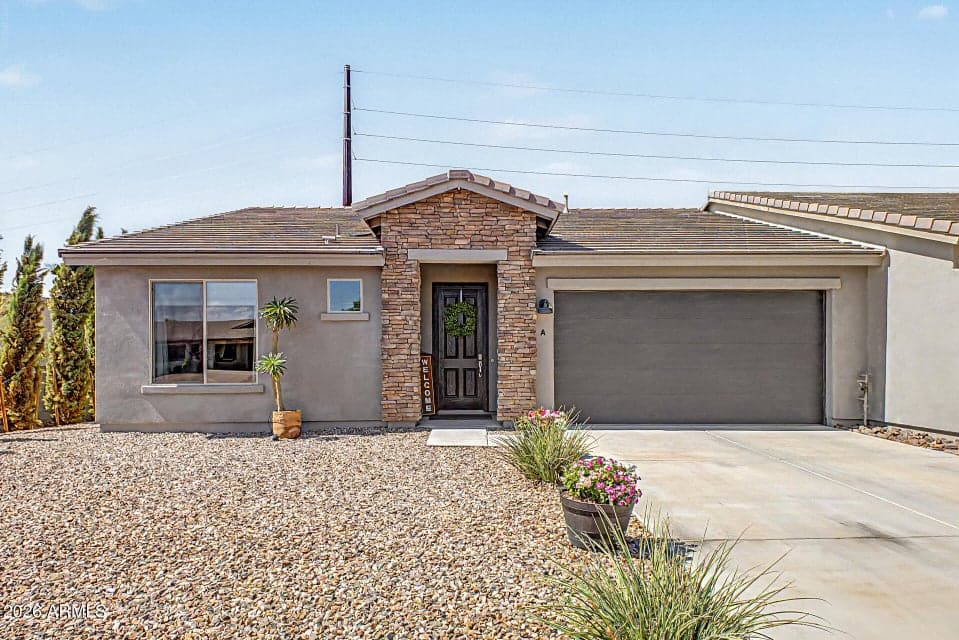 Beautiful 3 Bed 2 Bath on a large lot