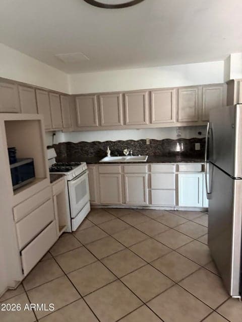 6952 W WOLF Street, Phoenix, AZ 85033 — photo 1 of 6