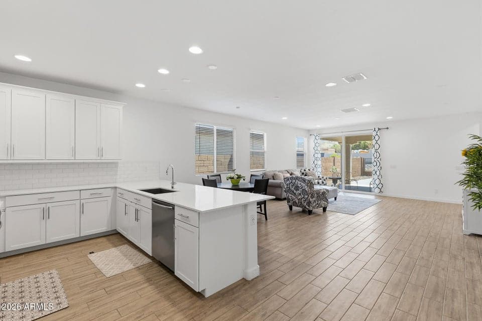 1523 W CORRAL Road, Phoenix, AZ 85041 — photo 1 of 49