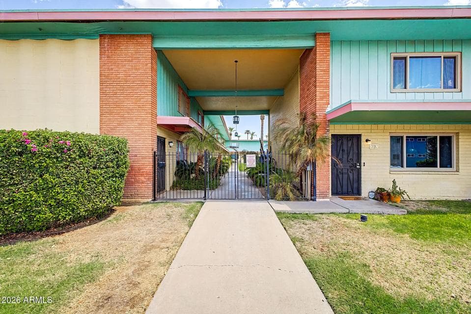 450 W EARLL Drive 15, Phoenix, AZ 85013 — photo 1 of 29