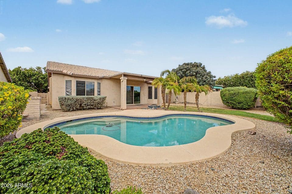 411 W ANDERSON Avenue, Phoenix, AZ 85023 — photo 1 of 18