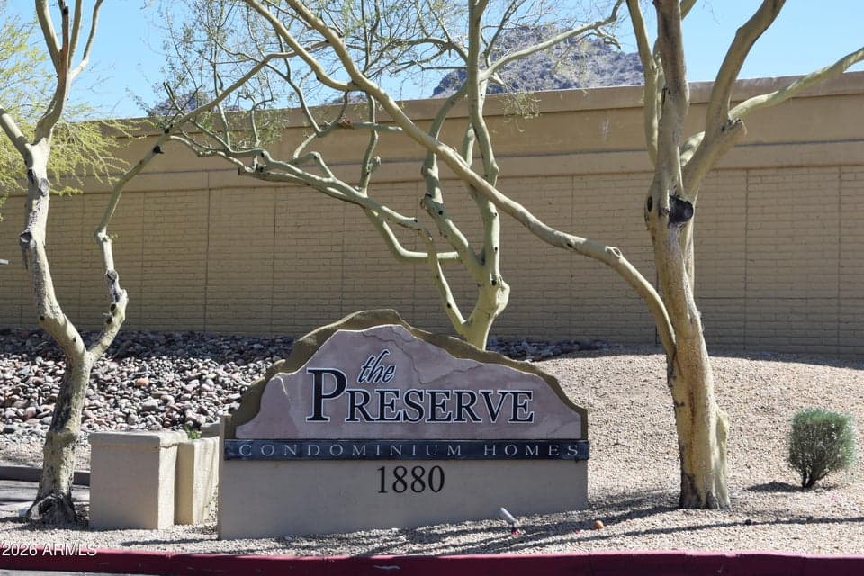 1880 E MORTEN Avenue 225, Phoenix, AZ 85020 — photo 1 of 8