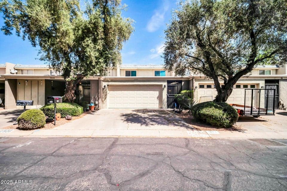 1924 W BELMONT Avenue, Phoenix, AZ 85021 — photo 1 of 35