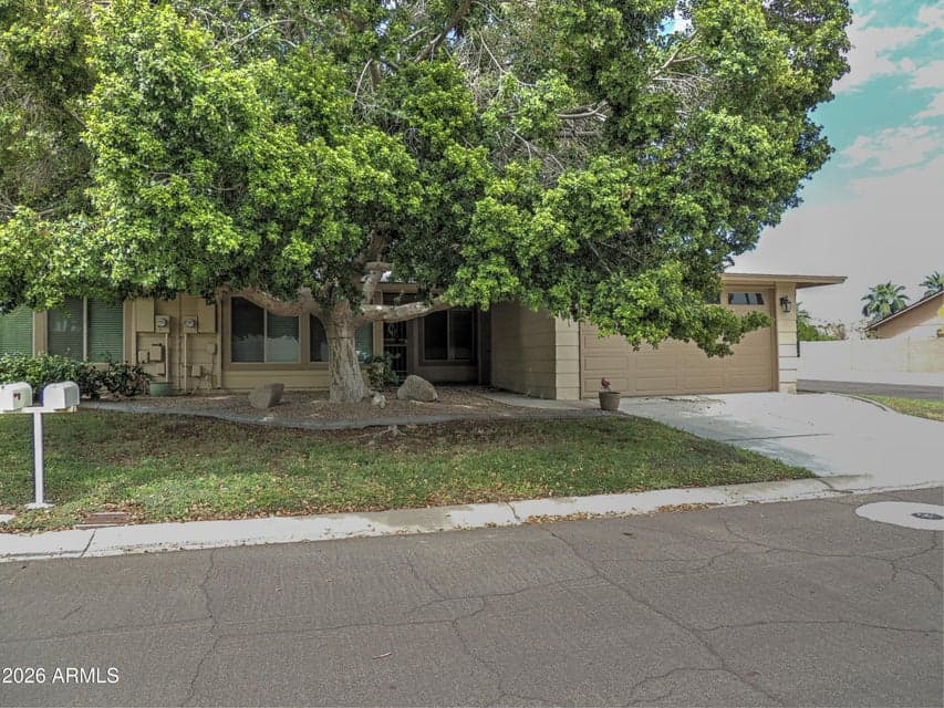 12166 S SHOSHONI Drive, Phoenix, AZ 85044 — photo 1 of 29
