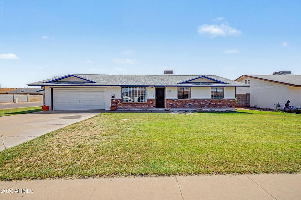 209 W IVYGLEN Street, Mesa, AZ 85201 — photo 1 of 26