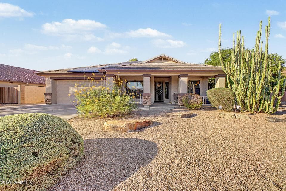 2070 E FAIRVIEW Street, Chandler, AZ 85225 — photo 1 of 35