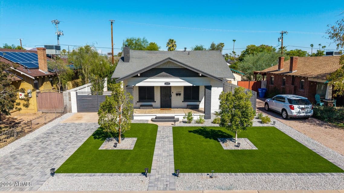 2037 N MITCHELL Street, Phoenix, AZ 85006 — photo 1 of 51