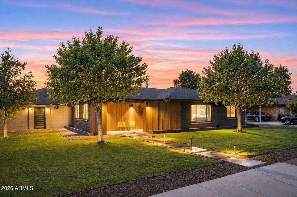 3802 E PICCADILLY Road, Phoenix, AZ 85018 — photo 1 of 34