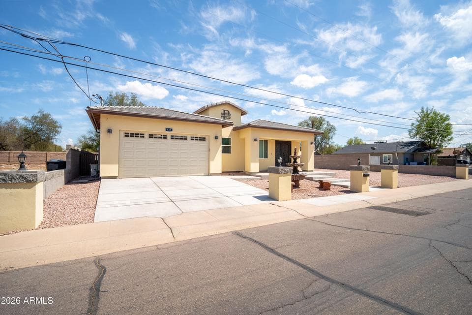 425 S HIDALGO Road, Chandler, AZ 85225 — photo 1 of 48