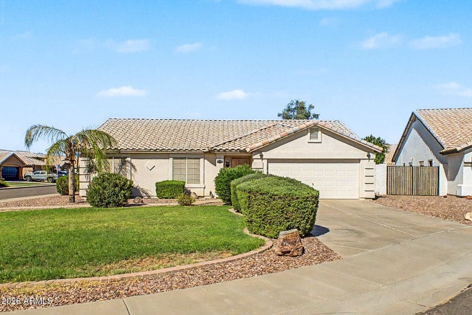 938 S SAN JOAQUIN Court, Gilbert, AZ 85296 — photo 1 of 28