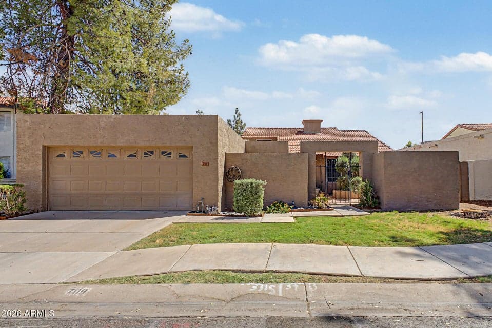 709 N LARKSPUR Street, Gilbert, AZ 85234 — photo 1 of 33