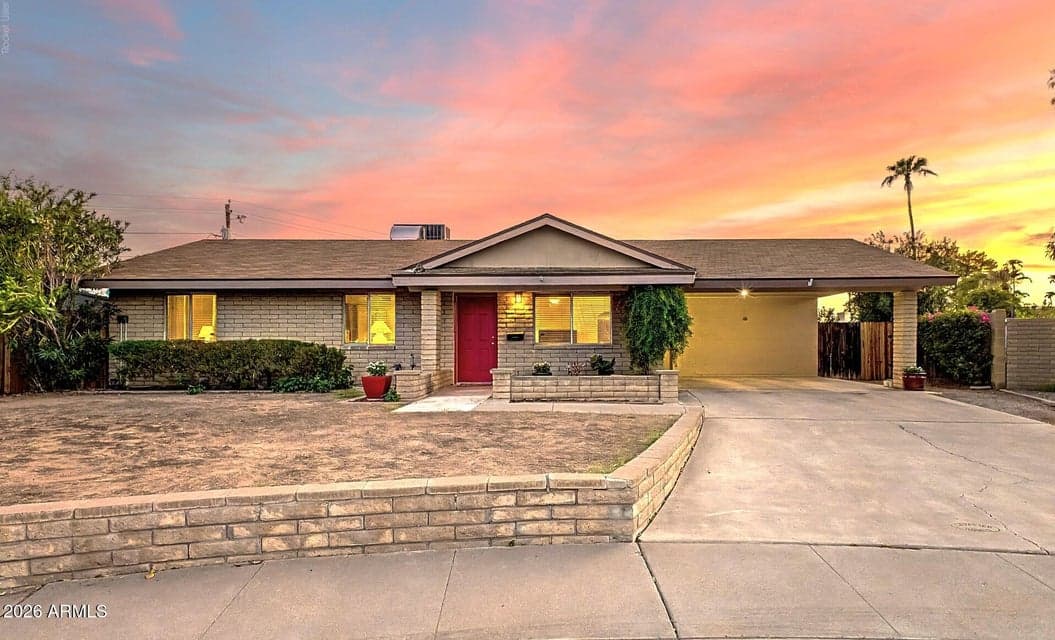 11208 N 38TH Place, Phoenix, AZ 85028 — photo 1 of 45