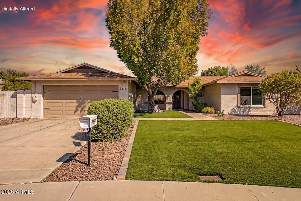 2415 W DAILEY Street, Phoenix, AZ 85023 — photo 1 of 39