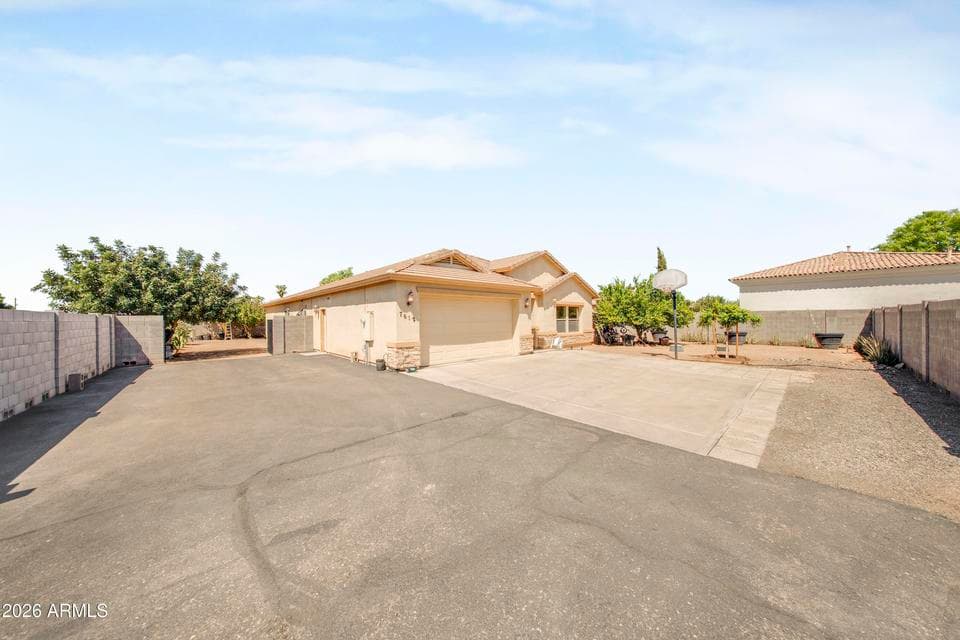 7612 N 81st Lane, Glendale, AZ 85303 — photo 1 of 37