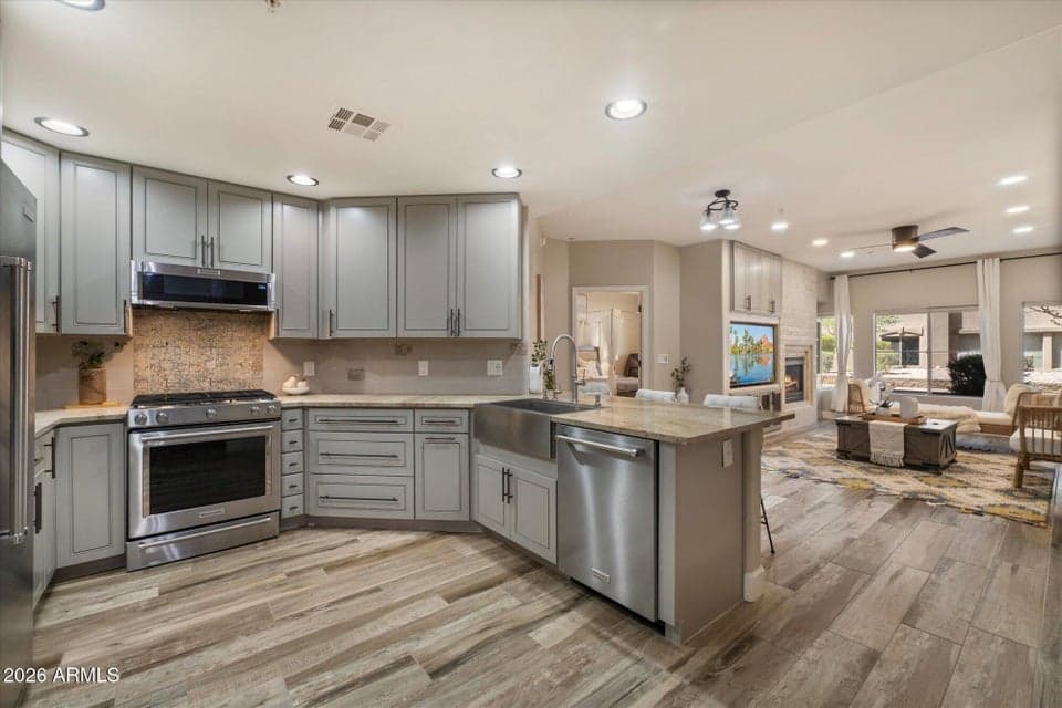 5350 E DEER VALLEY Drive 1250, Phoenix, AZ 85054 — photo 1 of 50