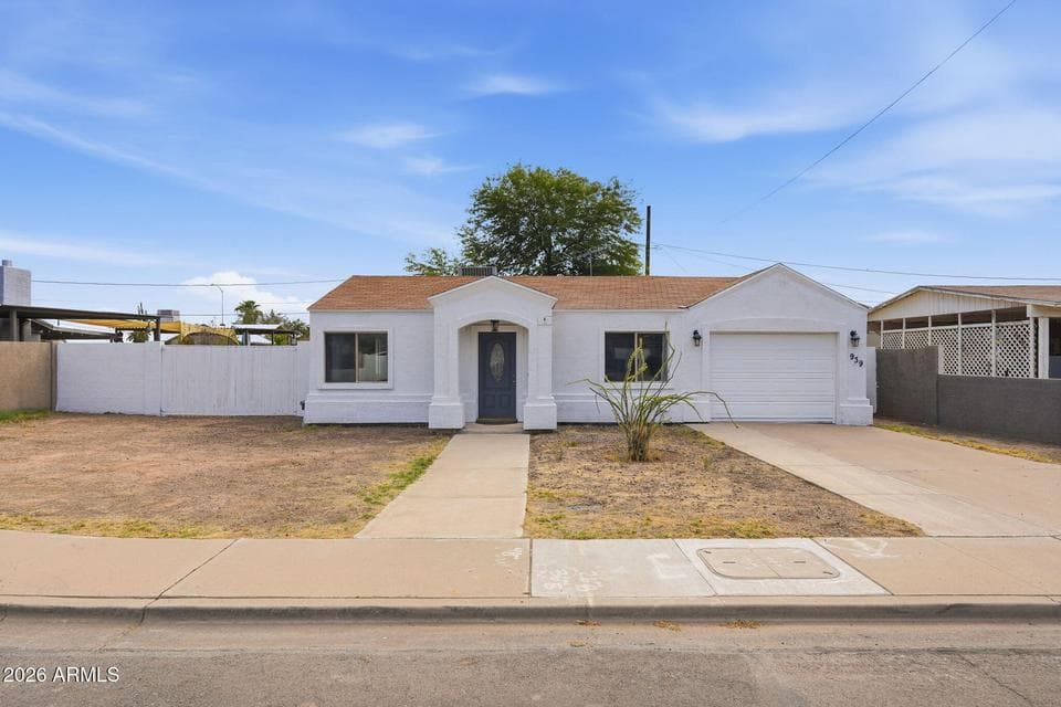 939 S PIONEER, Mesa, AZ 85204 — photo 1 of 27