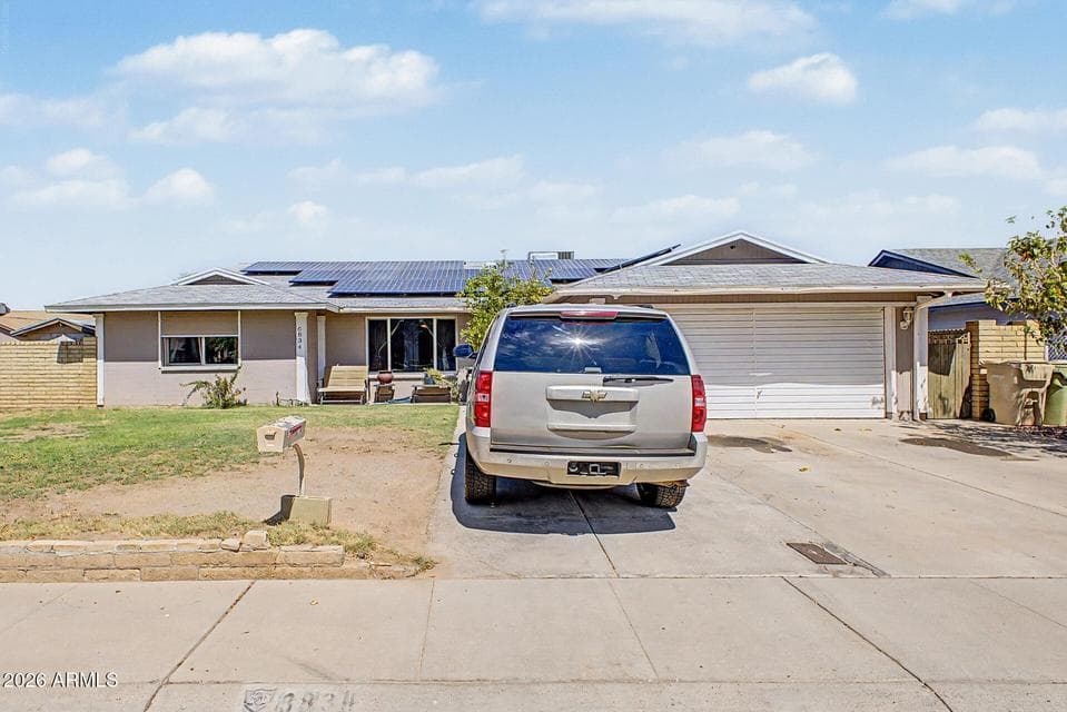 6834 W VERMONT Avenue, Glendale, AZ 85303 — photo 1 of 41
