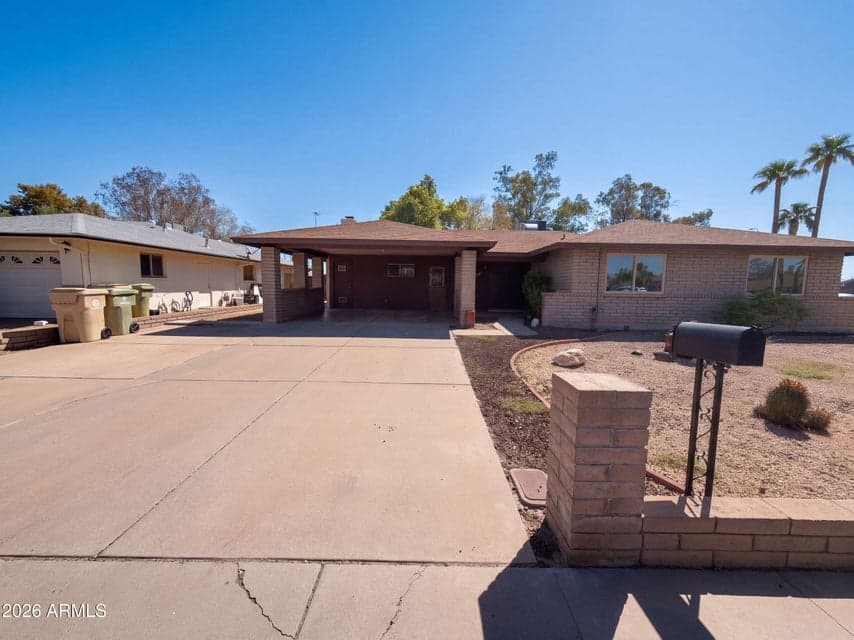 8301 N 47TH Drive, Glendale, AZ 85302 — photo 1 of 34