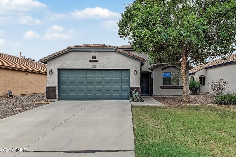 Welcome to 1431 W Danish Red Trail. Brand new esterior paint compliments the fresh curb appeal.