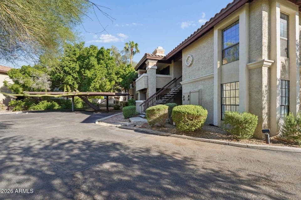 7557 N DREAMY DRAW Drive 251, Phoenix, AZ 85020 — photo 1 of 28
