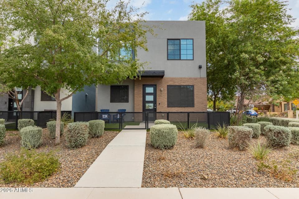 2825 N 42nd Street 7, Phoenix, AZ 85008 — photo 1 of 37