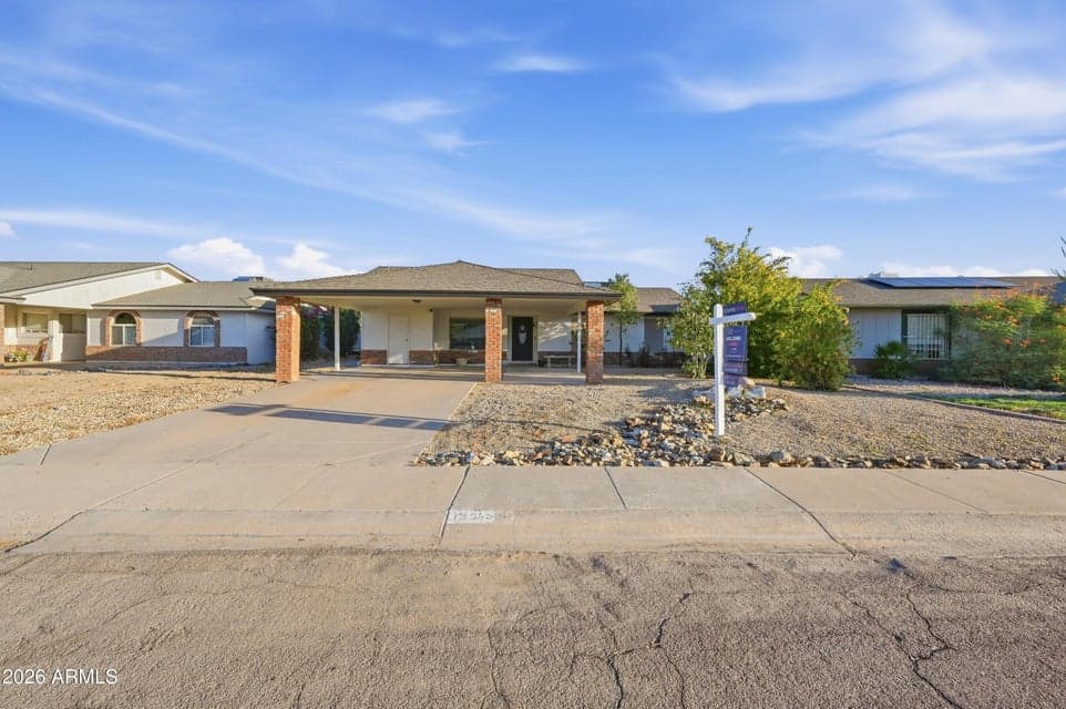 155 W Wagoner Road, Phoenix, AZ 85023 — photo 1 of 37