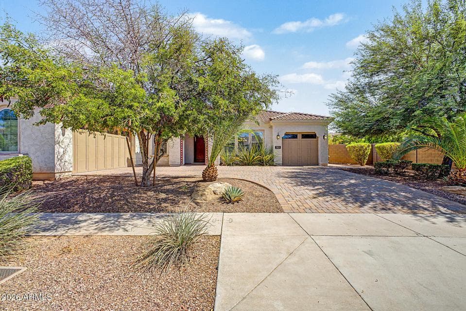 2923 E CONSTANCE Way, Phoenix, AZ 85042 — photo 1 of 26