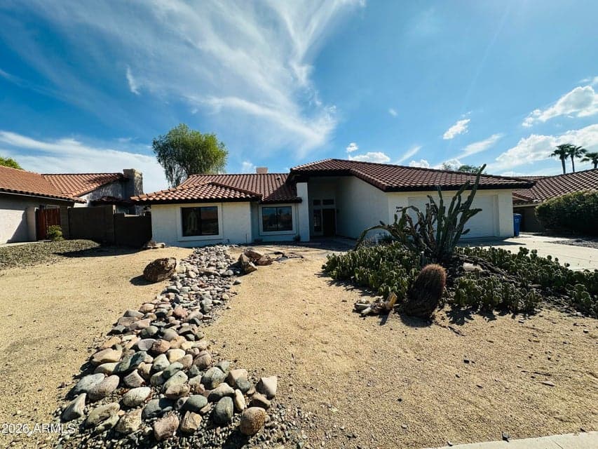 817 E ACOMA Drive, Phoenix, AZ 85022 — photo 1 of 12