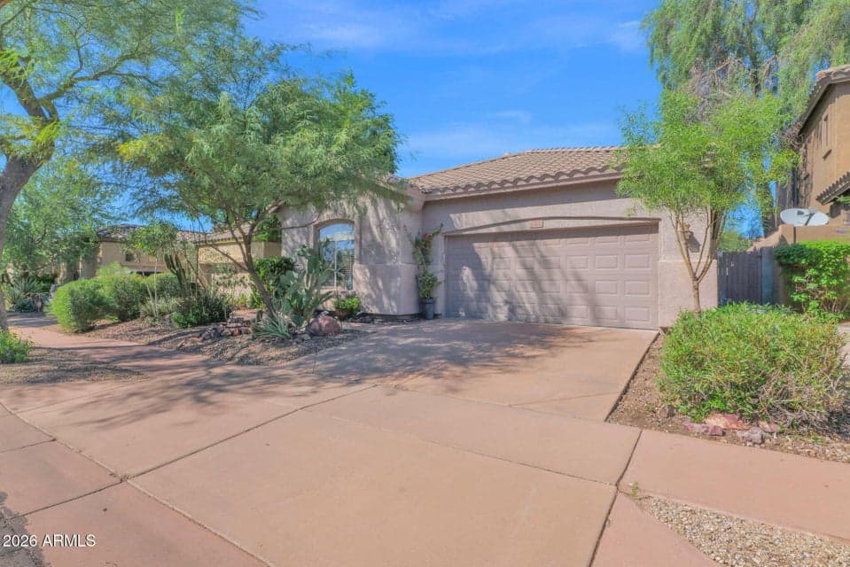 3102 W EAGLE CLAW Drive, Phoenix, AZ 85086 — photo 1 of 38