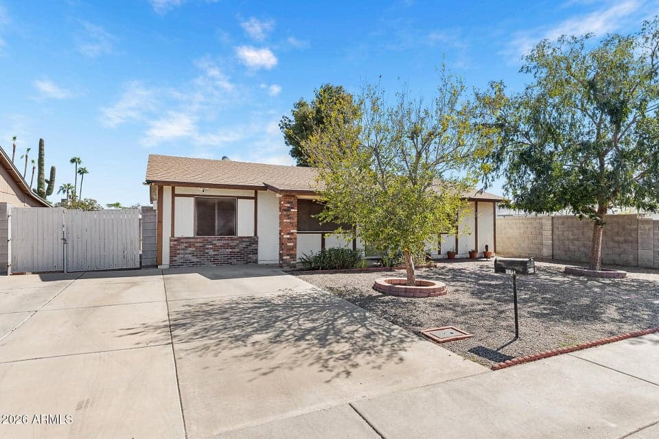 18419 N 32ND Lane, Phoenix, AZ 85053 — photo 1 of 18