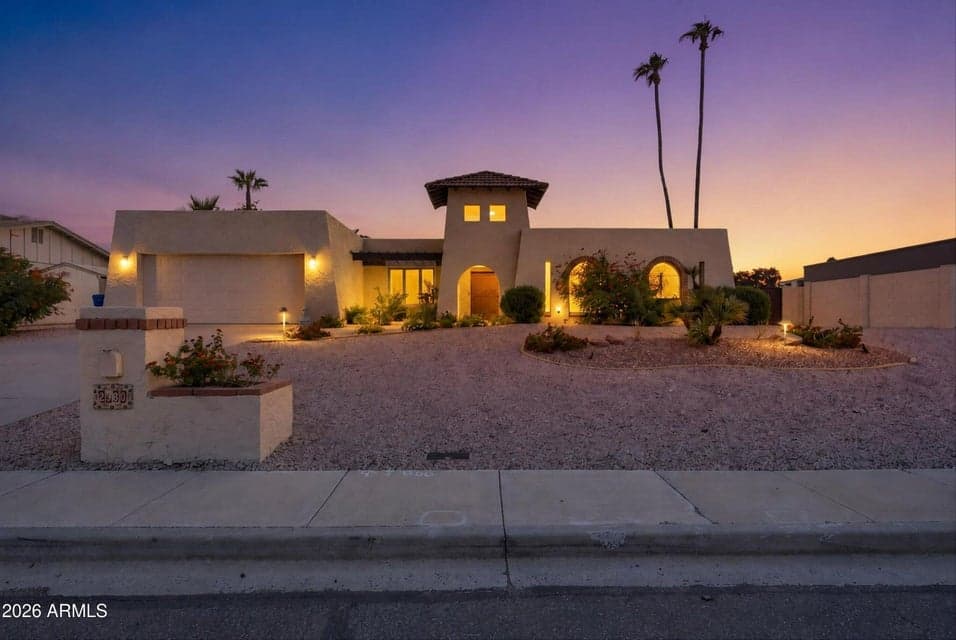 2930 E ACOMA Drive E, Phoenix, AZ 85032 — photo 1 of 37