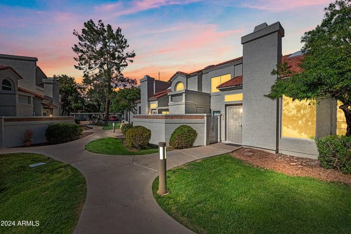 1717 E UNION HILLS Drive #1052, Phoenix, AZ