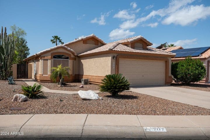 707 W BAYLOR Lane, Gilbert, AZ
