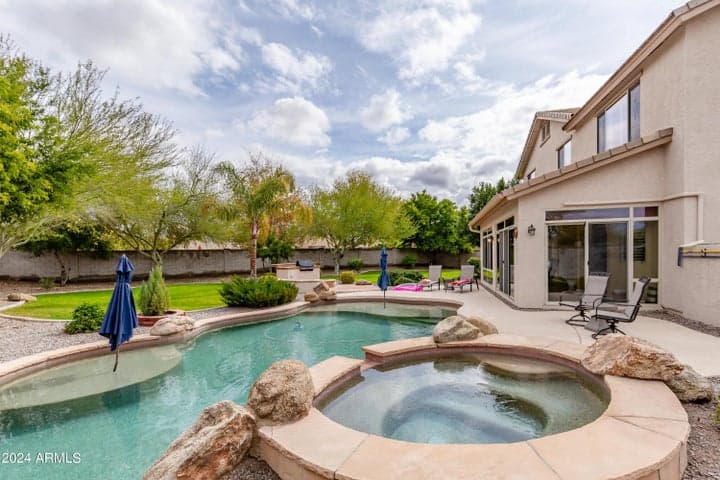8408 W MIDWAY Avenue, Glendale, AZ