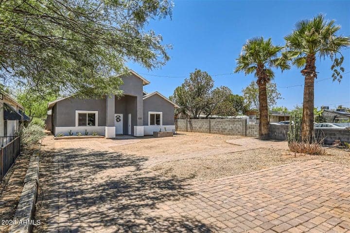 2233 E SHERIDAN Street, Phoenix, AZ