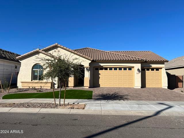 16092 W Questa Drive, Surprise, AZ