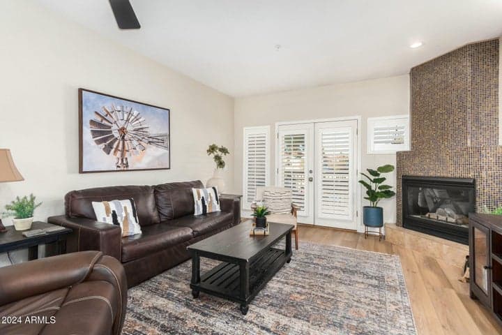 7021 E EARLL Drive #215, Scottsdale, AZ