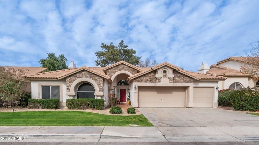 2214 E BEACHCOMBER Drive, Gilbert, AZ