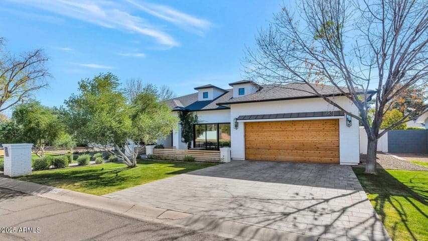 4147 E CLARENDON Avenue, Phoenix, AZ