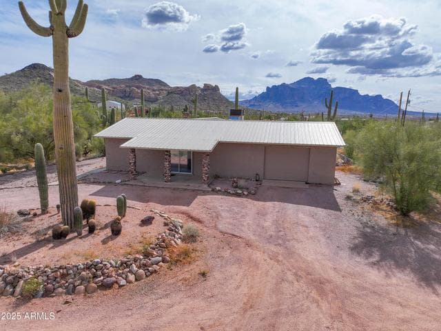 1325 E TONTO Street, Apache Junction, AZ