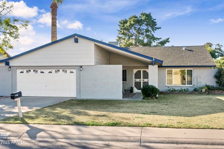 2707 E LOUISE Drive, Phoenix, AZ