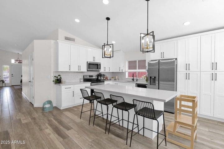 665 W MINTON Drive, Tempe, AZ
