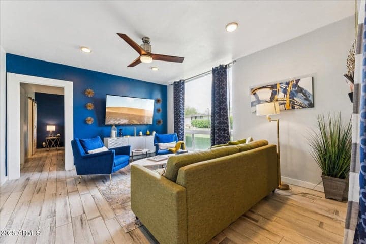 3242 E CAMELBACK Road #105, Phoenix, AZ
