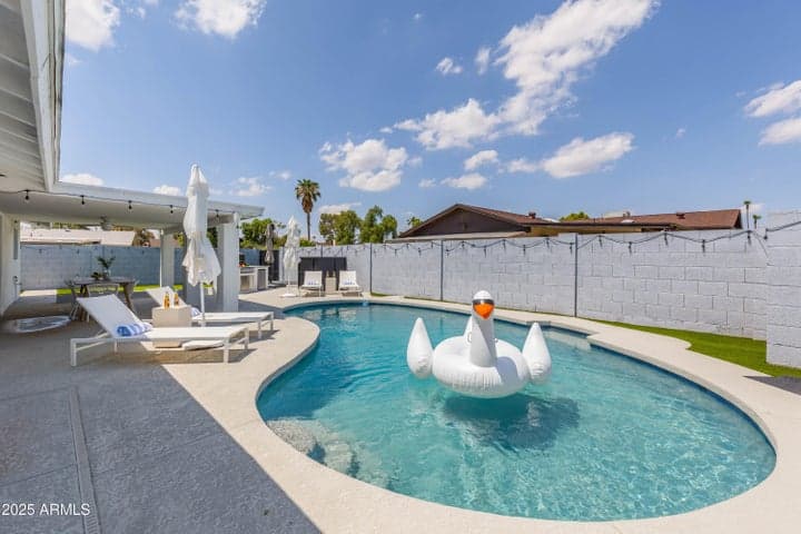8702 E CLARENDON Avenue, Scottsdale, AZ