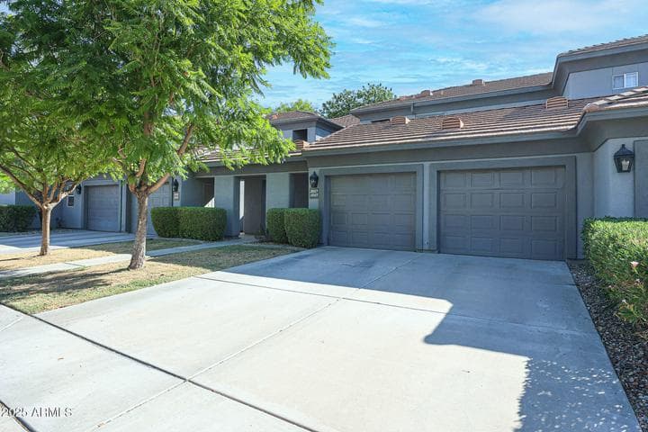 7401 W ARROWHEAD CLUBHOUSE Drive #2047, Glendale, AZ