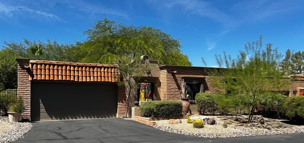 37212 N TRANQUIL Trail #18, Carefree, AZ